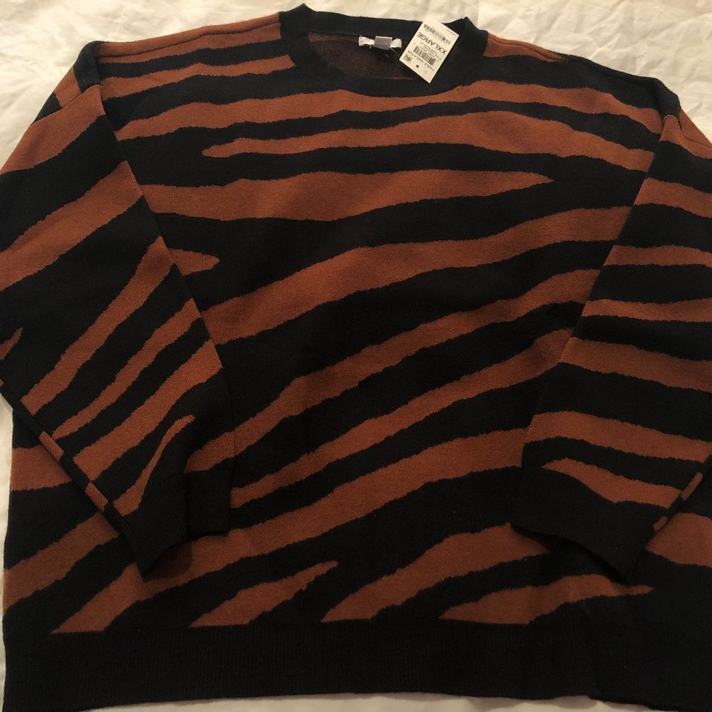 BNWT Sweater Size XXL Tiger Stripes